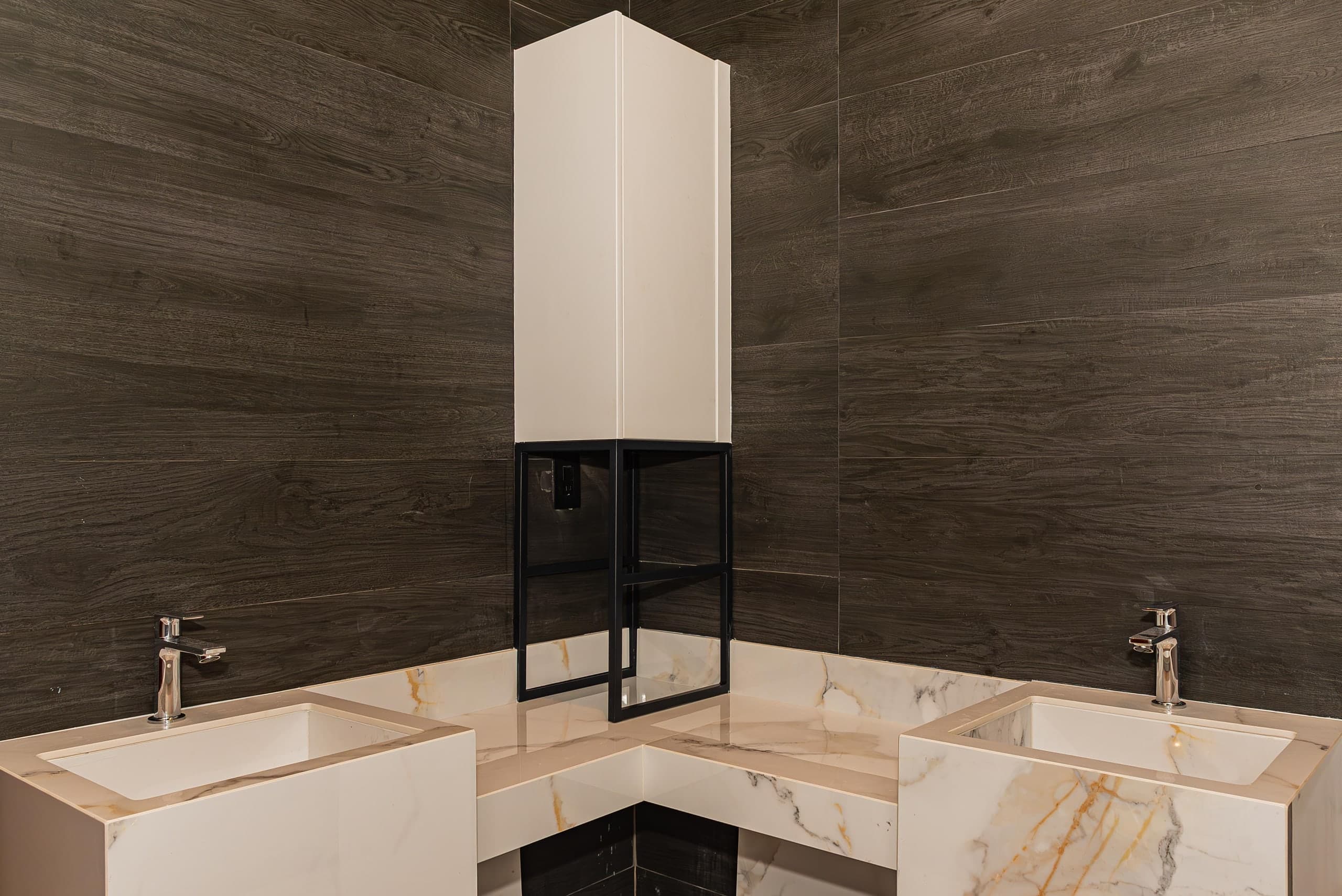 Kitchen, Room & Bathroom Setup