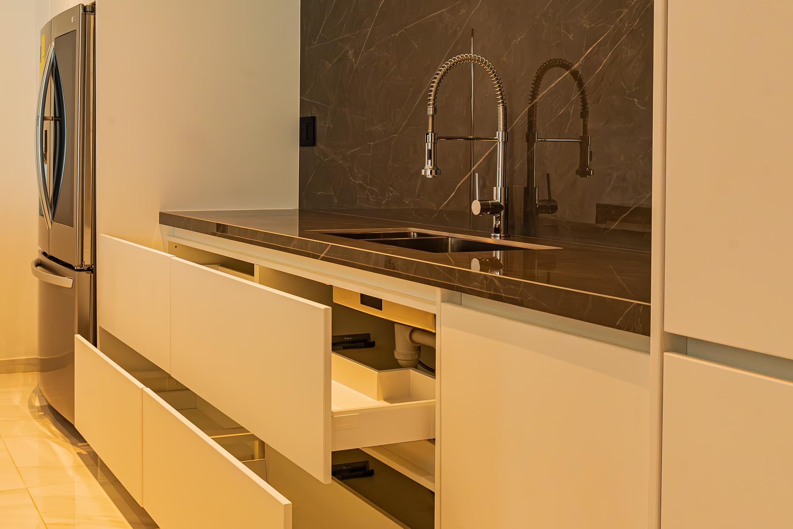 Kitchen, Room & Bathroom Setup